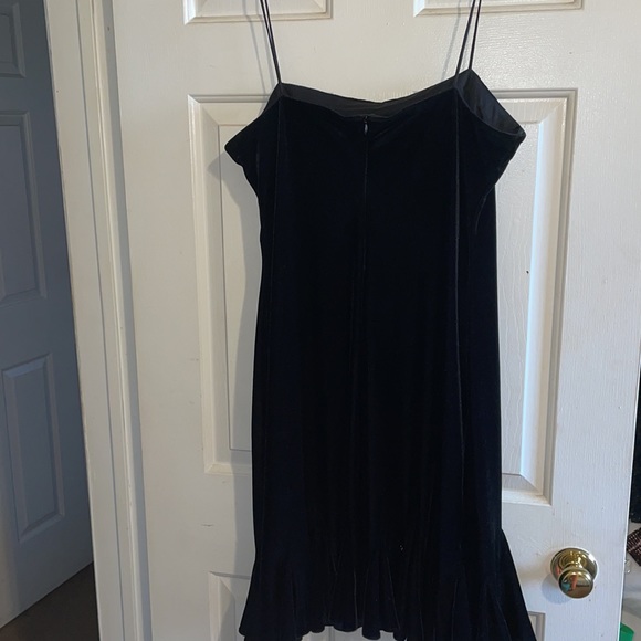 Black velvet mid- length dress - Picture 2 of 2